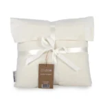 שמיכת שניל ממותגת אופוויט בתוך מארז בד קשור בסרט